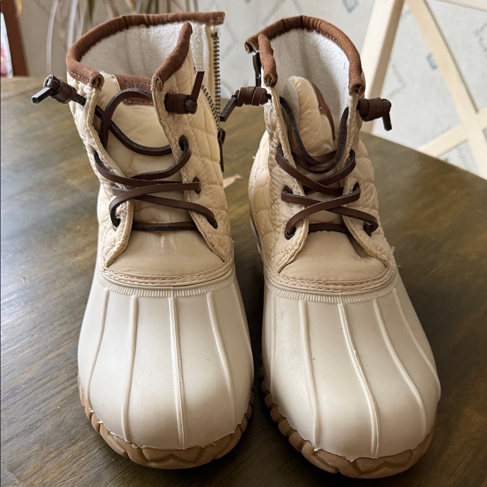 Nautica Beige and Brown Winter Boots